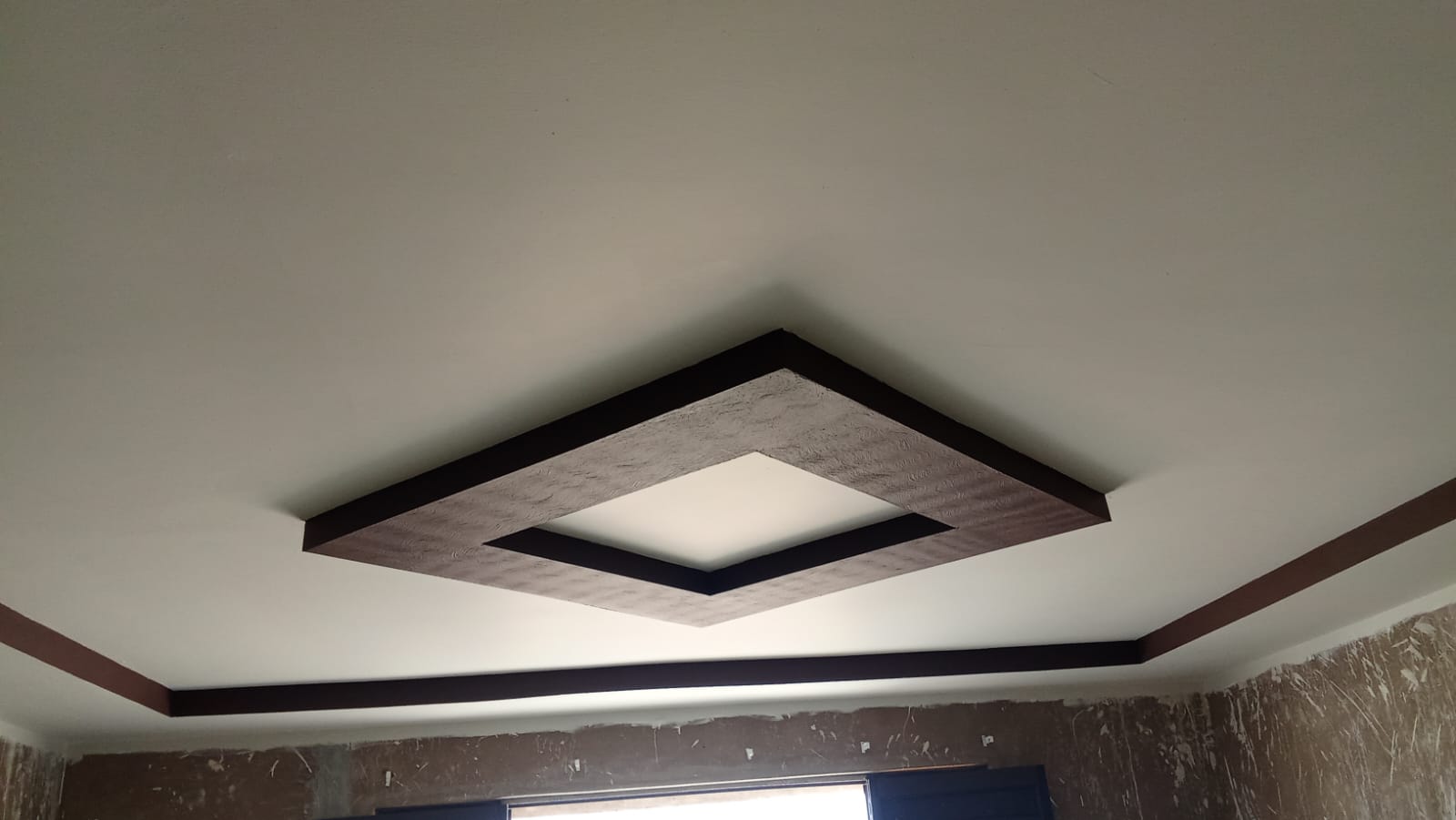 Decorative ceiling board feature