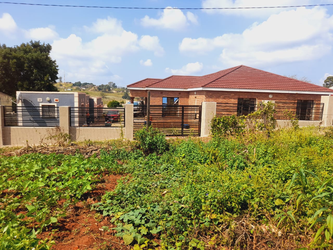 Horizontal bar gate with perimeter fence